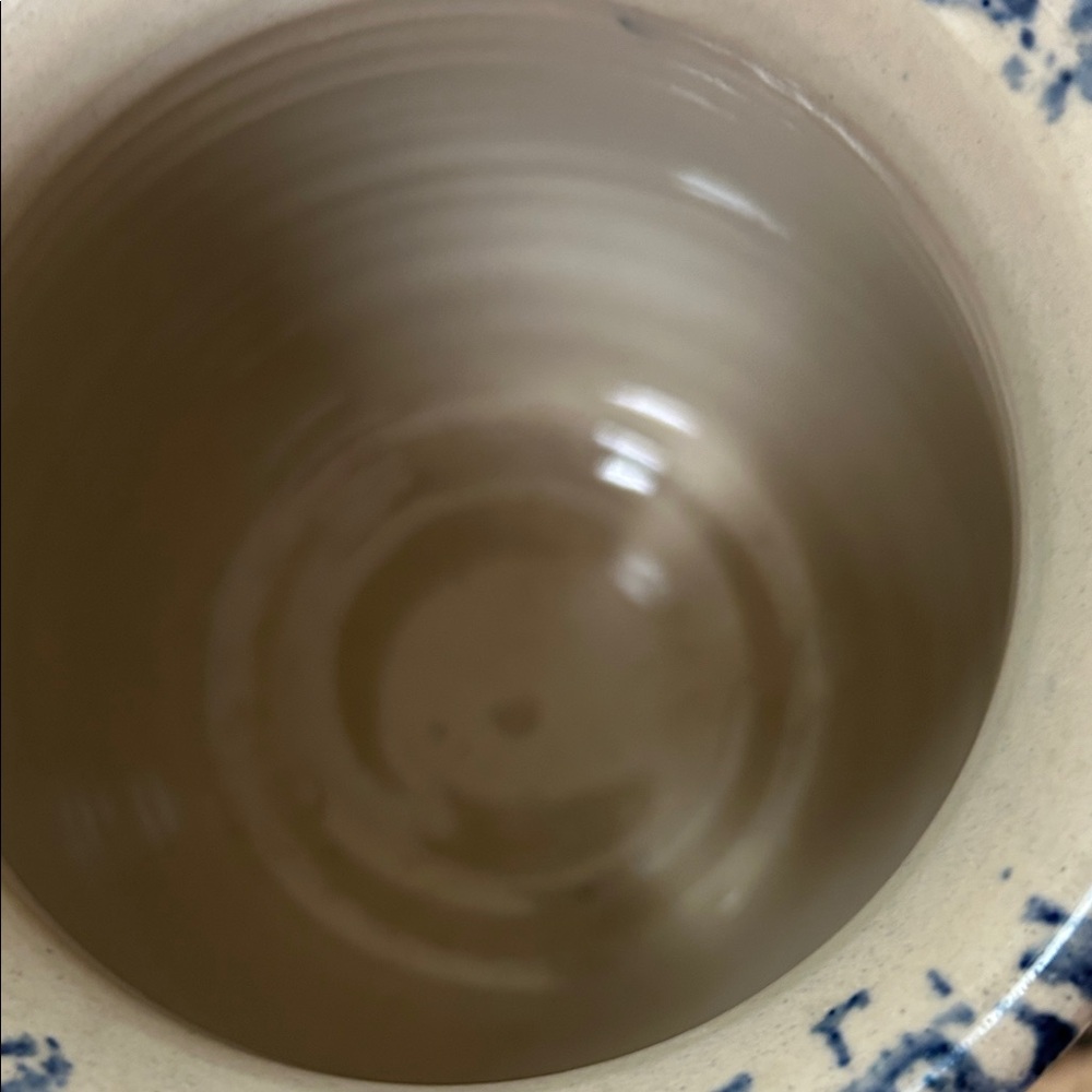 Marshall Pottery Blue and White Speckled Ceramic Vase. Signed by Brian Miller. - Picture 4 of 10